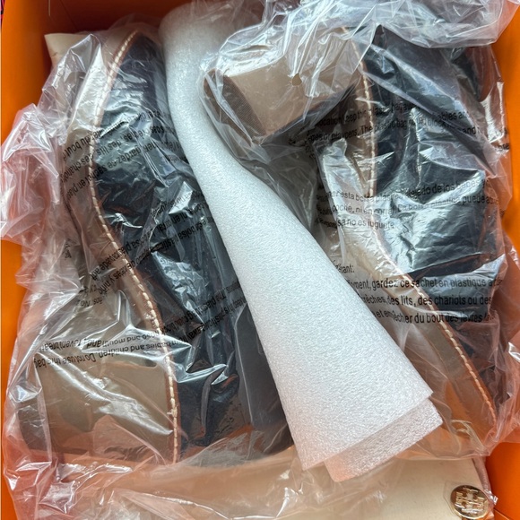 Tory Burch Hilary 75mm Bootie Black Suede Size 7.5 Worn Twice w/ Box - Picture 7 of 9